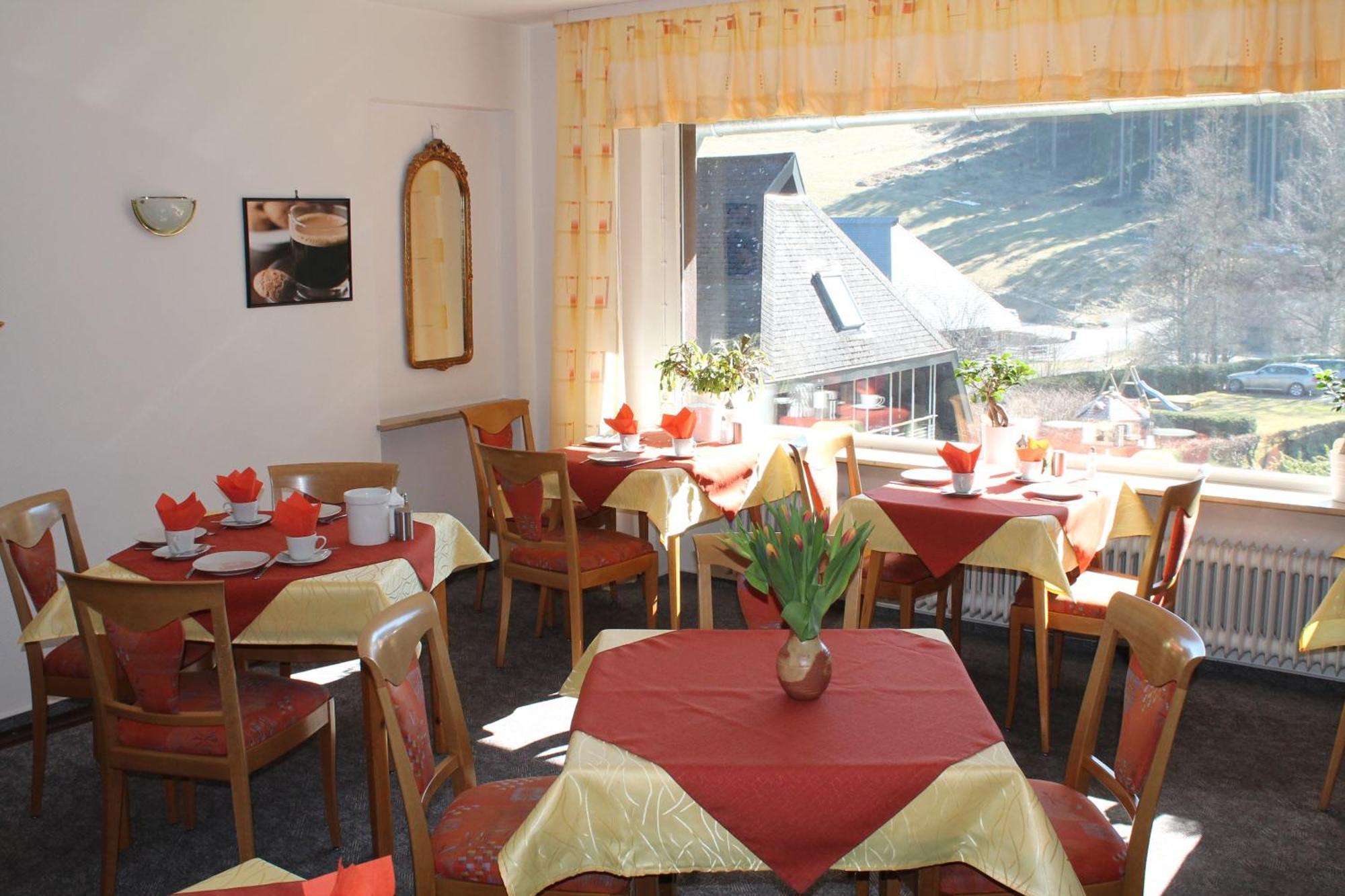 Hotel-Pension Thome Hinterzarten Buitenkant foto